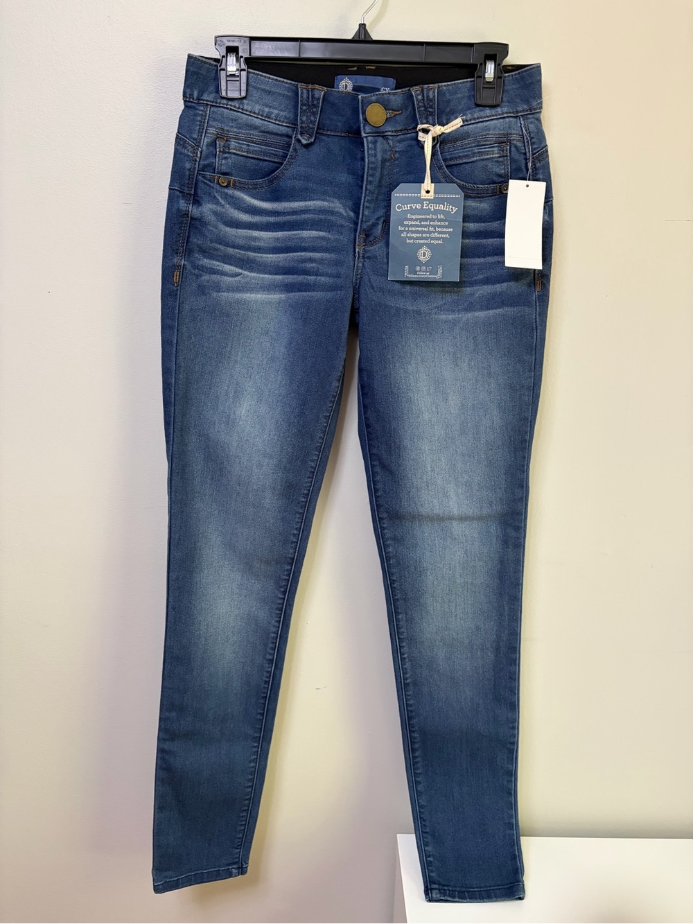 NWT Democracy "Ab"solution booty lift Jegging  curve equality Jeans Size 4